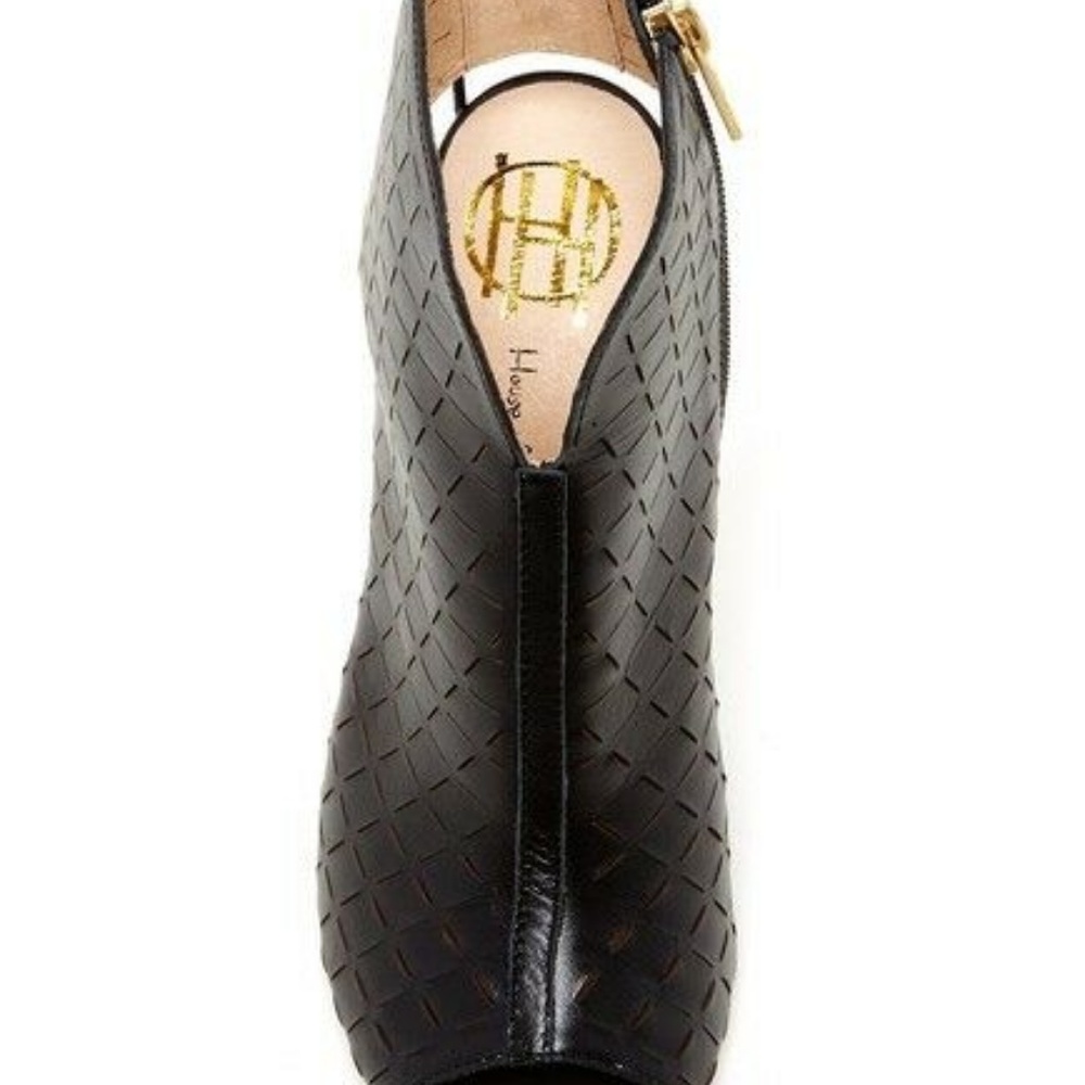 ~House of Harlow black heels ~ - Picture 2 of 5